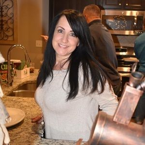 Meet your Posher, Divina